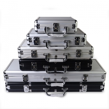 poker chips in aluminum case